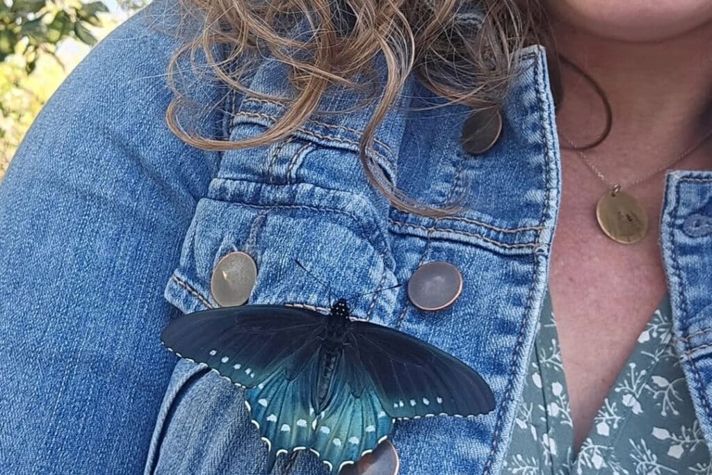 Photo of a butterfly with Justine Froelker